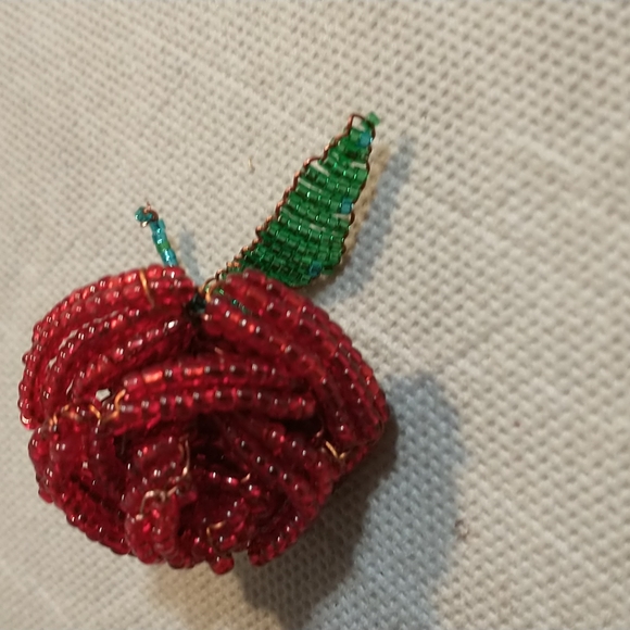 Red Beaded Rose. - Picture 2 of 5